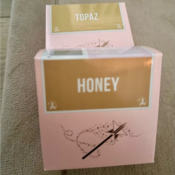 🚨 BUNDLE📢 JEFFREE STAR COSMETICS MAGIC STAR LUMINOUS SETTING POWDER (SET OF 2) - Picture 4 of 5